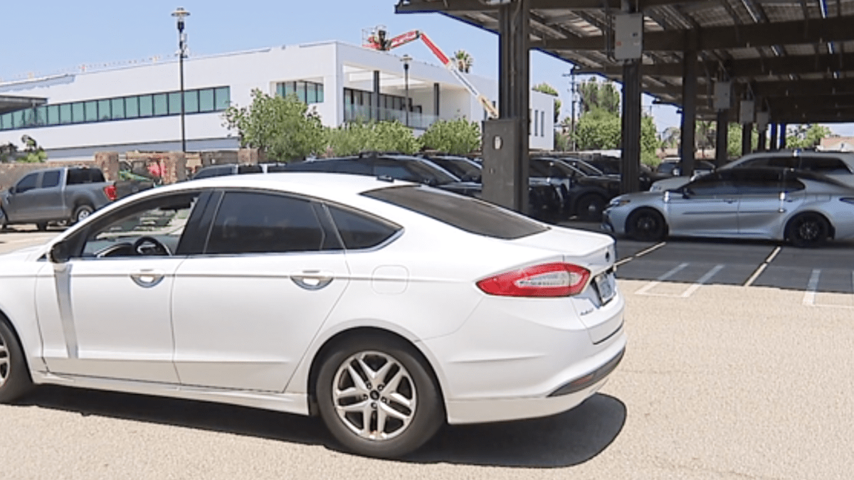 Unmarked cars of federal agents, local police cause confusion and fear – NBC Los Angeles